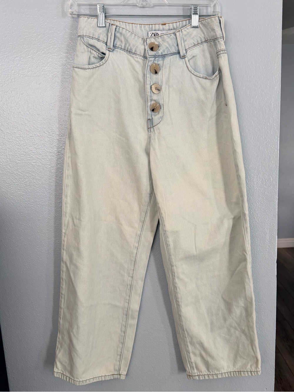 Light-wash Zara wide-leg jeans size 4